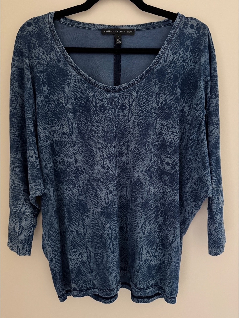 S/M dolman sleeves WHBM blue snake skin top - Picture 1 of 6